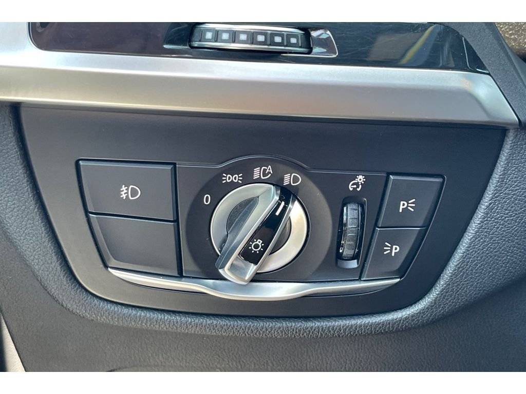Used 2021 Alpine White BMW M40i image 43