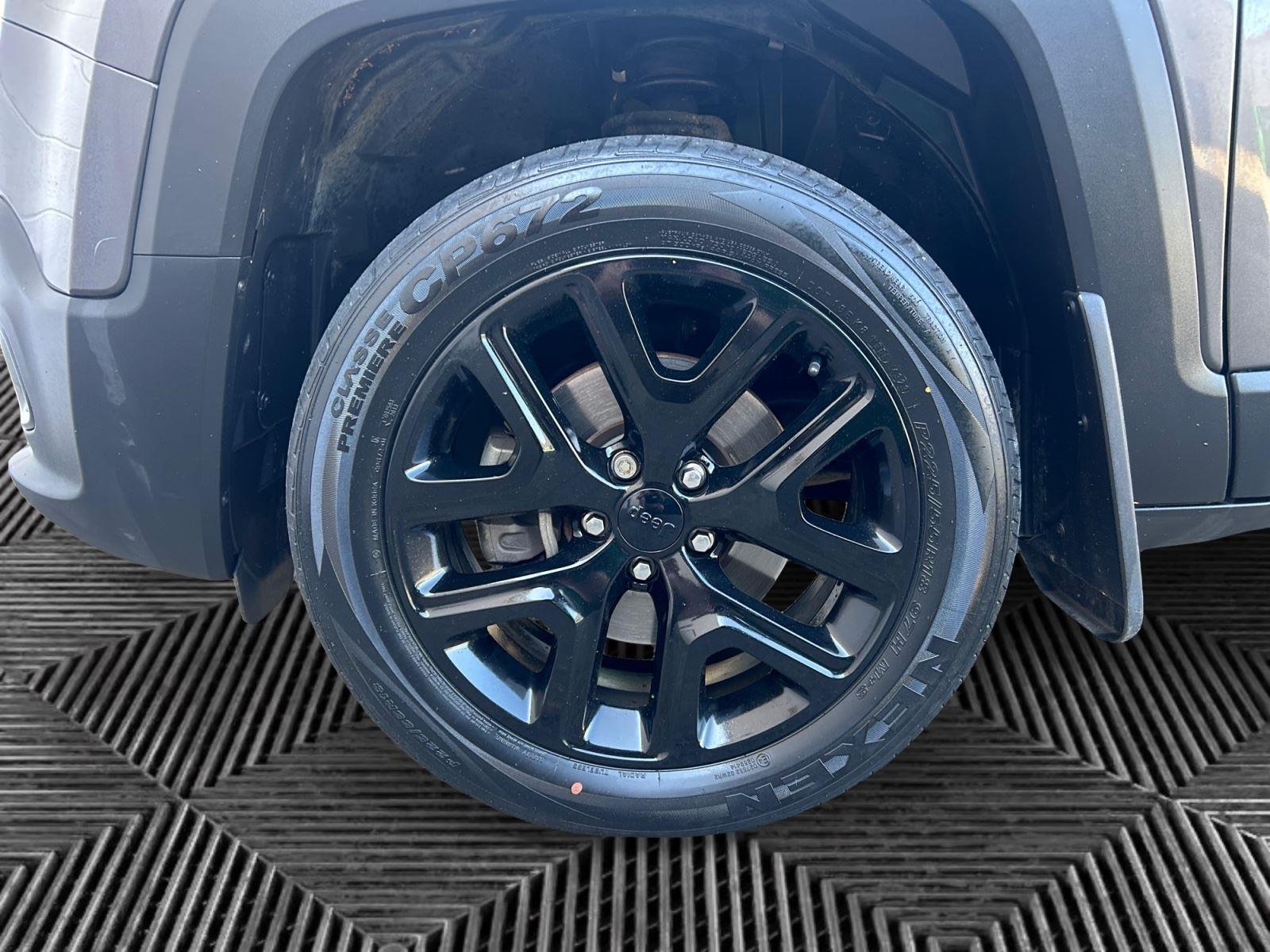 Used 2018  JEEP ALTITUDE image 14