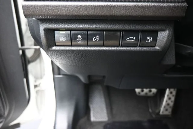 Used 2025  Toyota SE image 22