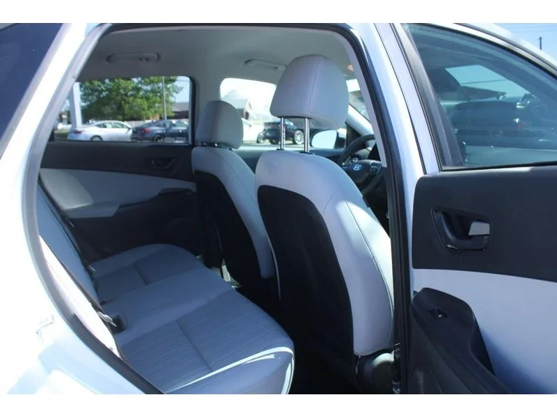 Used 2023 Lunar White Hyundai SEL image 12