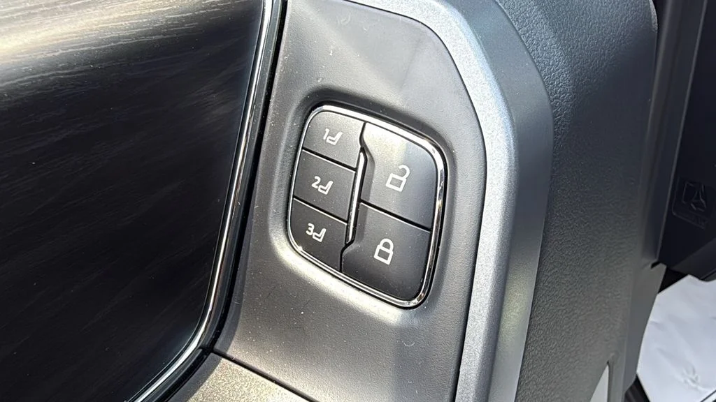 New 2026 Oxford White Ford Lariat® image 17