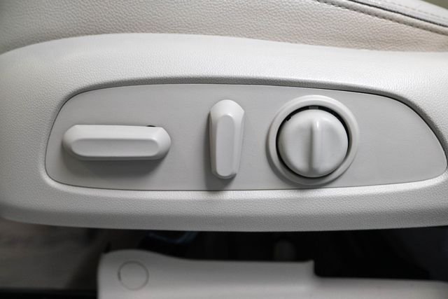 Used 2019 White GMC Denali image 23
