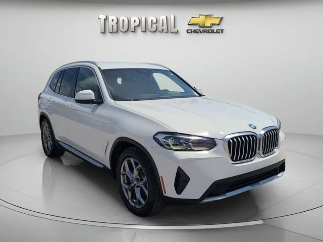 Used 2022 White BMW sDrive30i image 4
