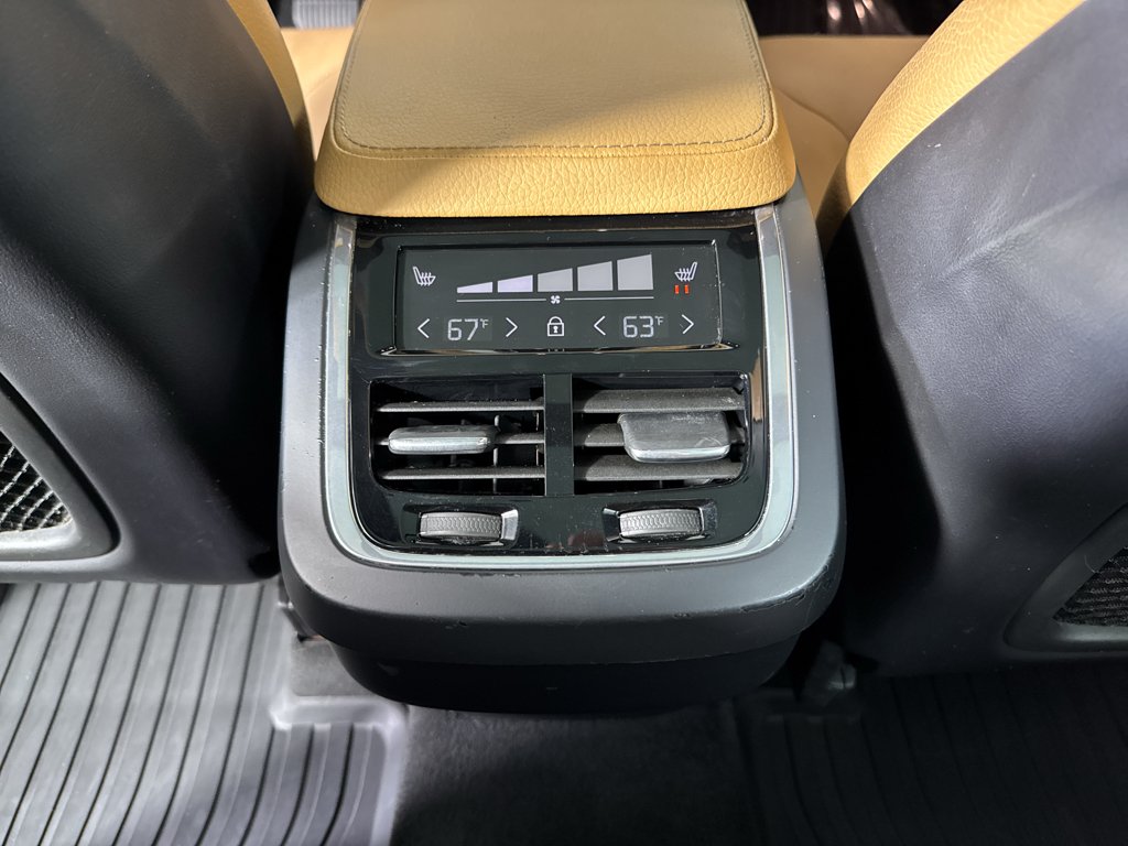 Used 2019 Onyx Black Metallic Volvo Momentum image 23