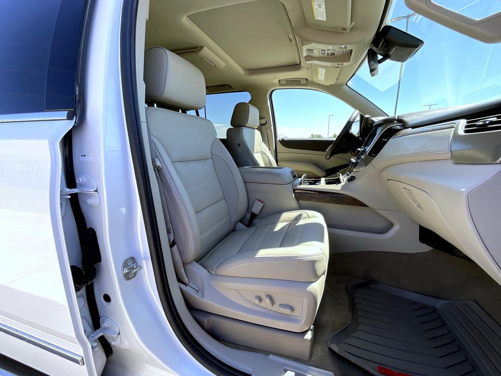 Used 2019 White GMC Denali image 16