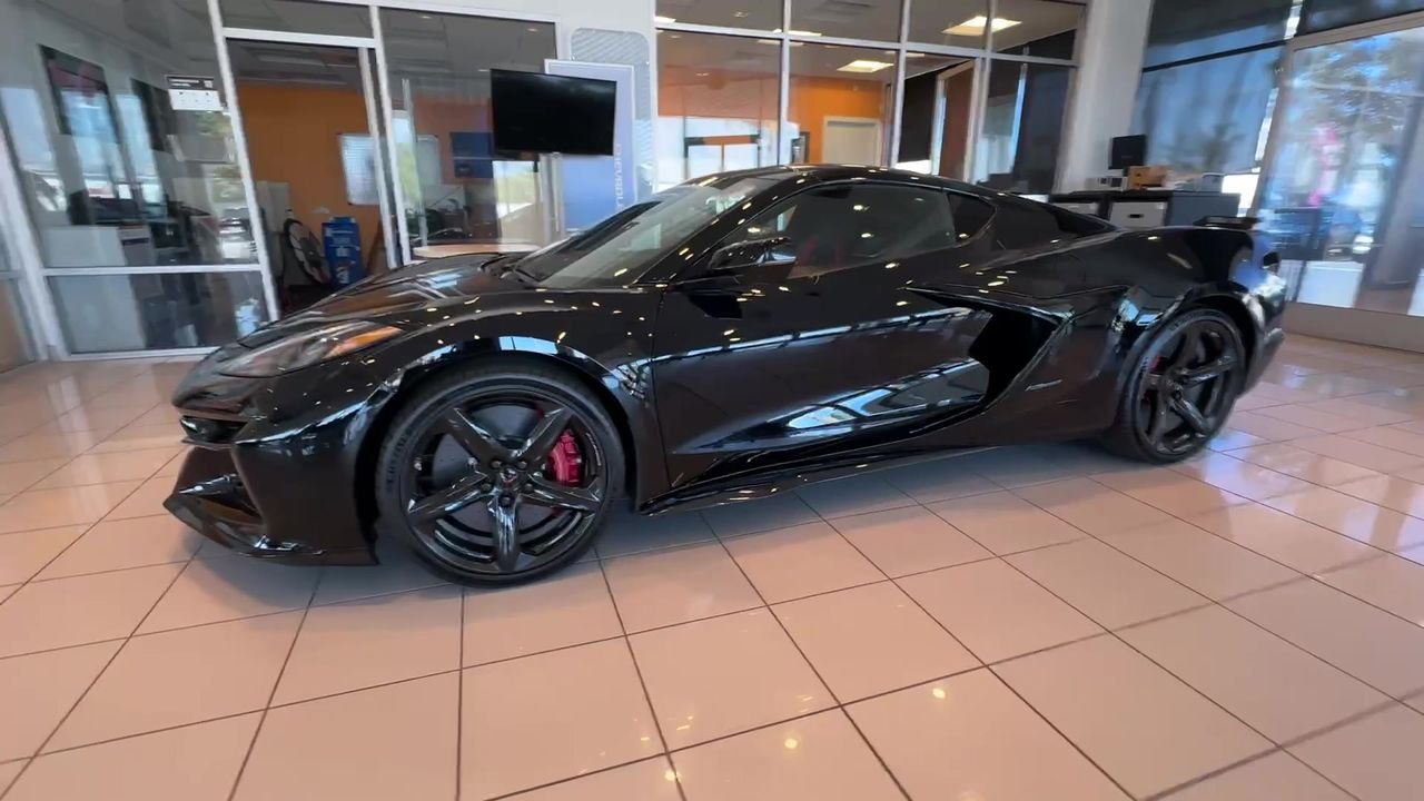 2025 Chevrolet Corvette 2LZ - Photo 28