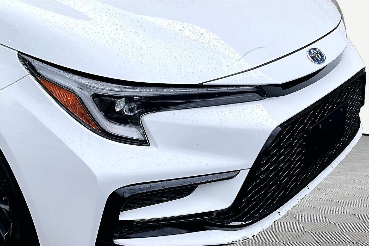 Used 2024 Ice Cap Toyota Hybrid SE image 30