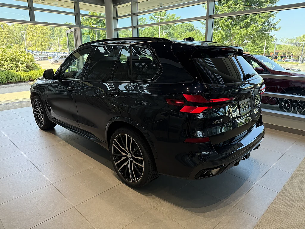 New 2026 Carbon Black Metallic BMW xDrive40i image 4