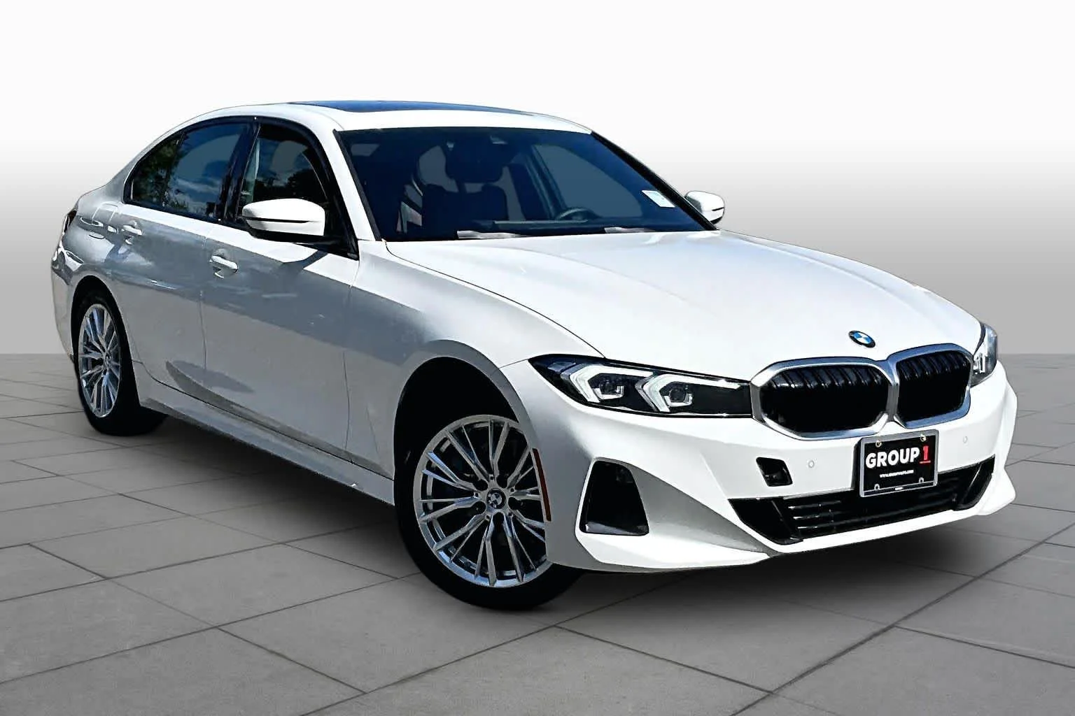 Used 2023 Alpine White BMW 330i xDrive image 3