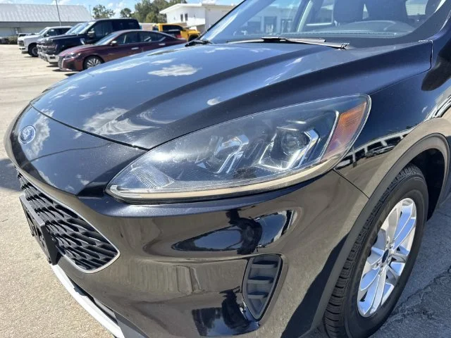 Used 2022 Black Ford SE image 7