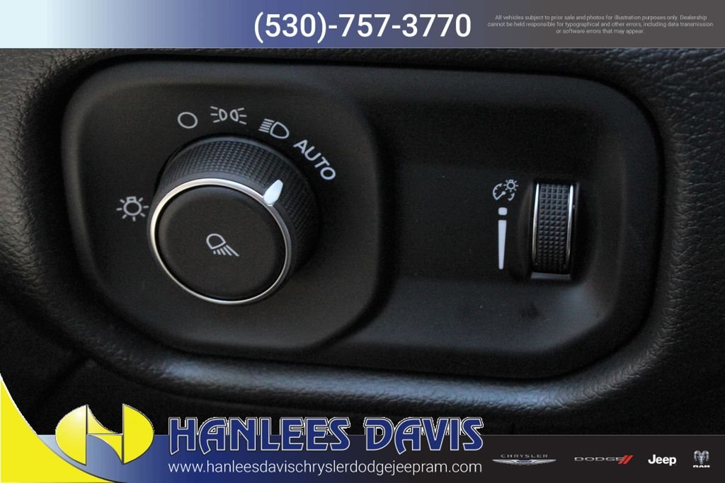 New 2024 Diamond Black Crystal Pearl-Coat Exterior Paint RAM Tradesman image 16