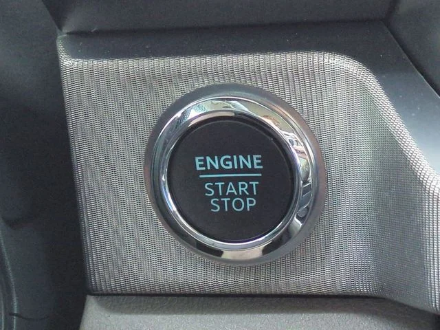 Used 2025 White Ford Platinum image 29