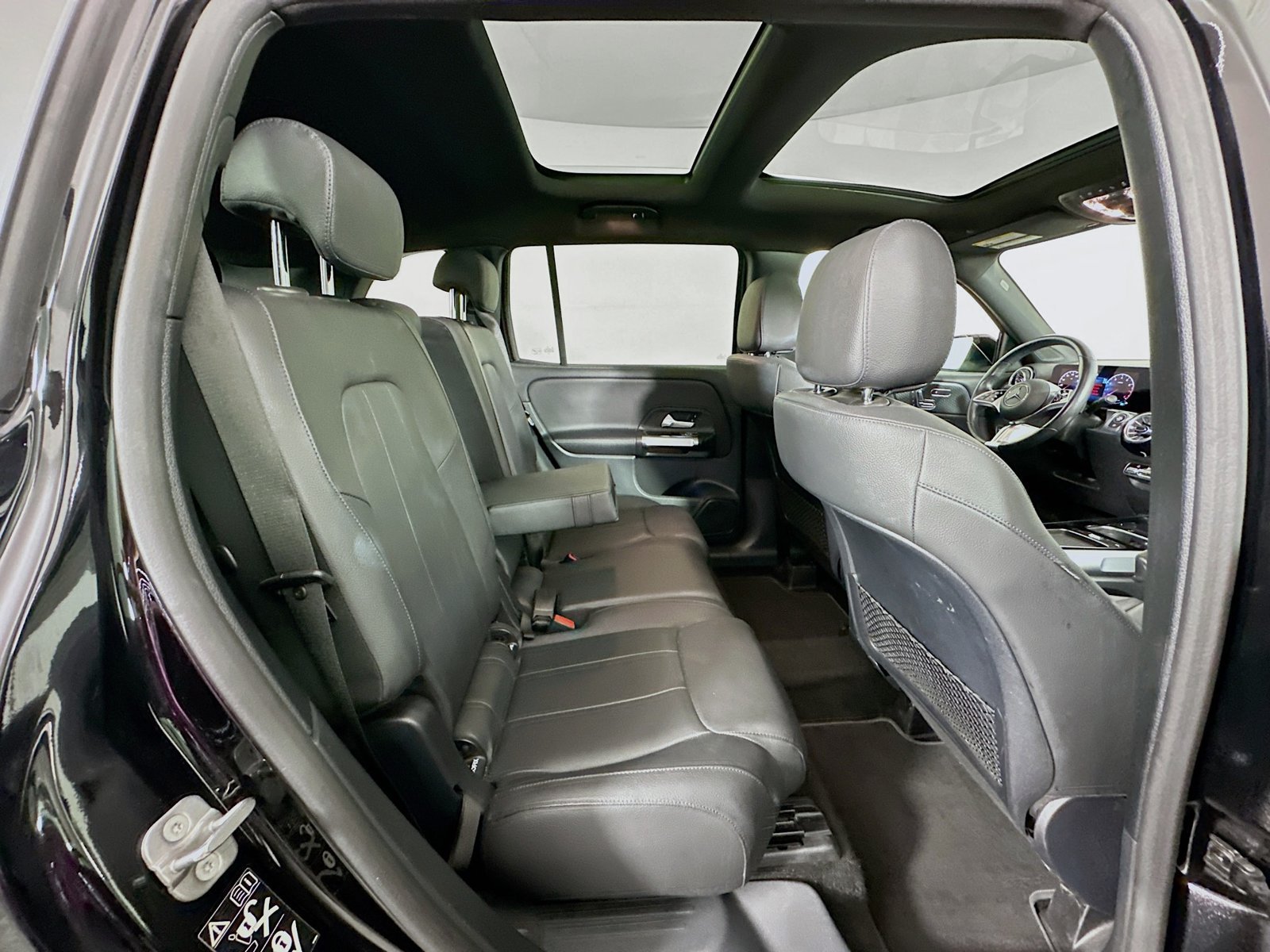 Used 2025 Black Mercedes-Benz GLB 250 image 25