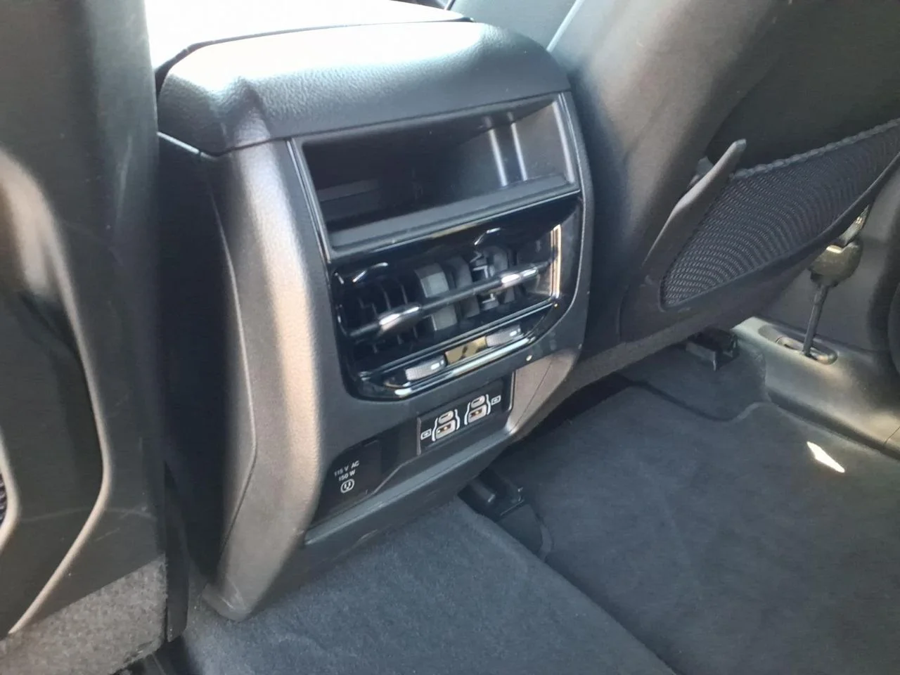 Used 2025 White Jeep Altitude image 18