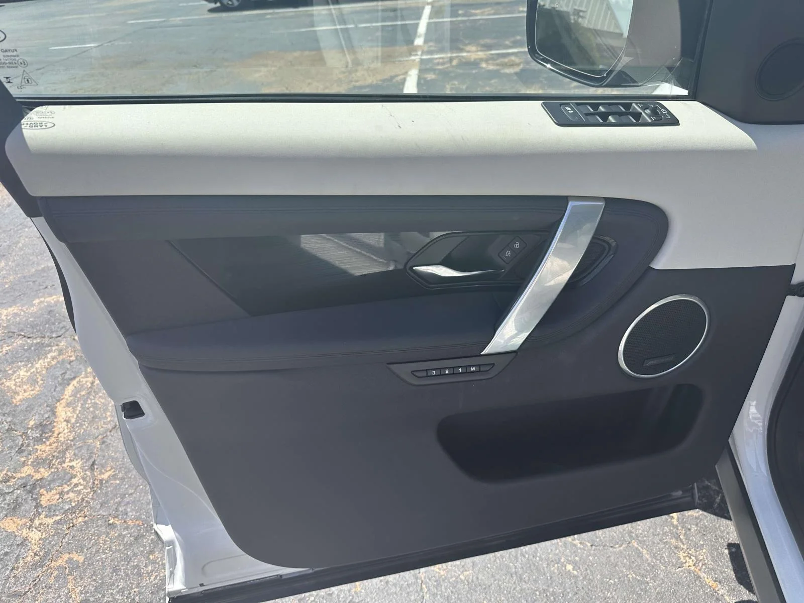 Used 2024 White Land Rover Core S image 14