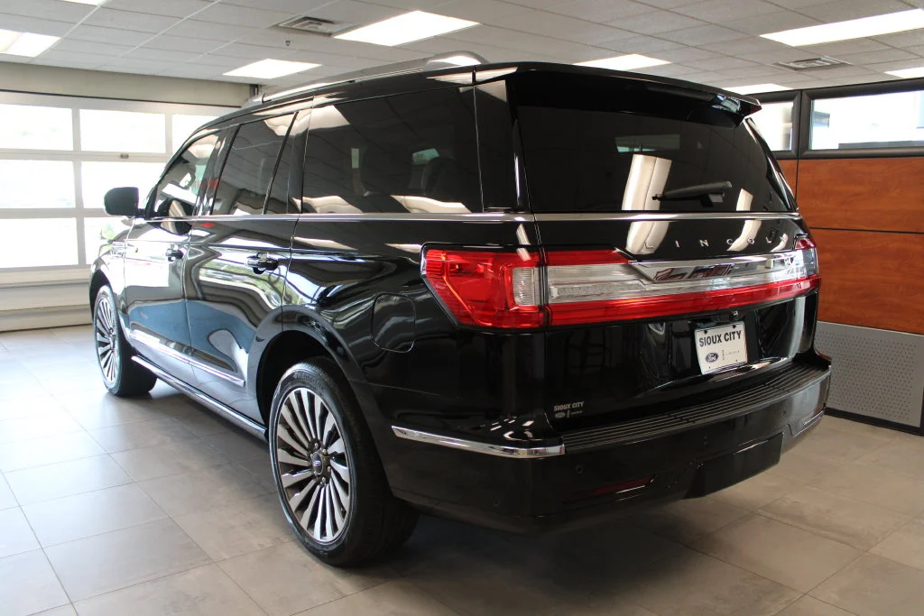 Used 2021 Black Lincoln Reserve image 7