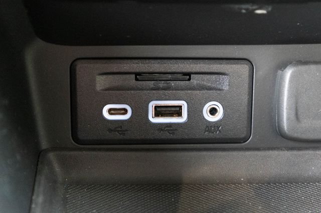 Used 2019 White GMC Denali image 28