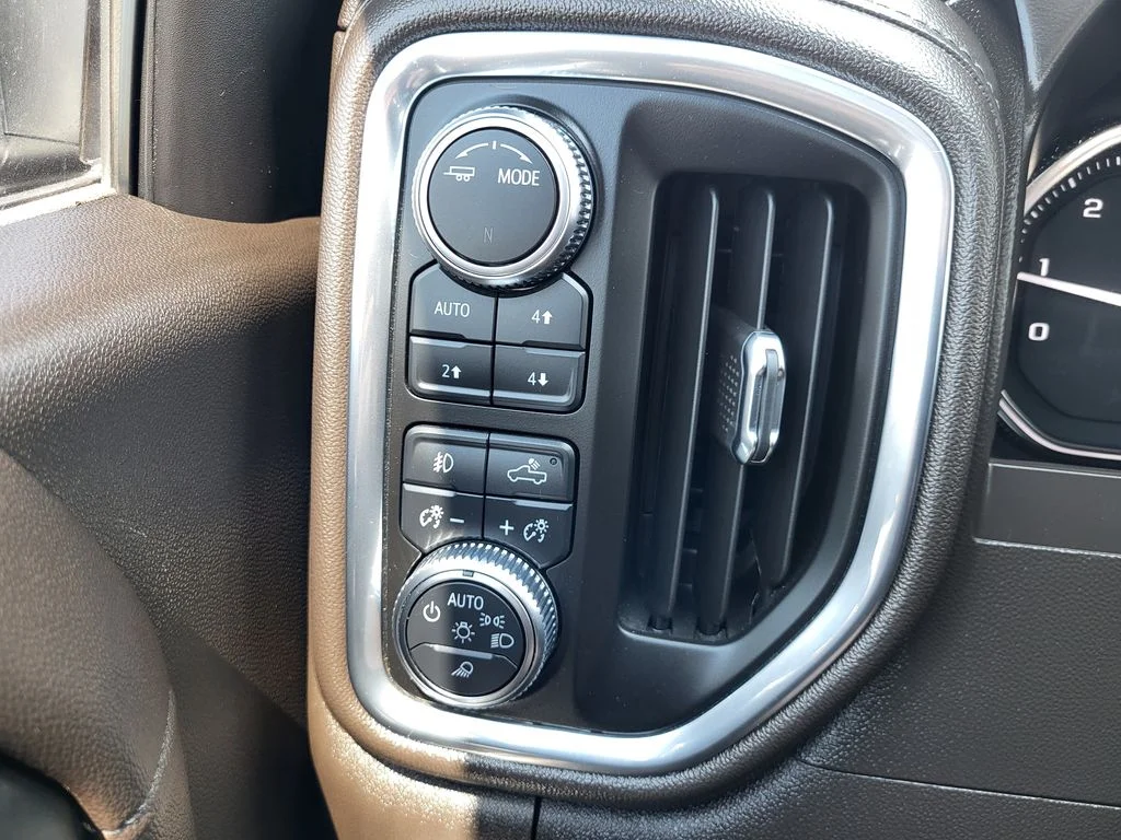 Used 2021 WHITE FROST TRICOAT GMC Denali image 18
