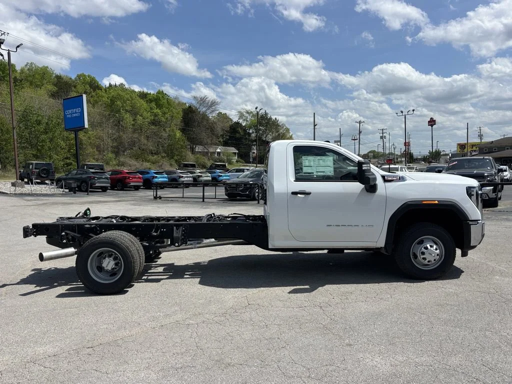 New 2026 Summit White GMC Pro image 6