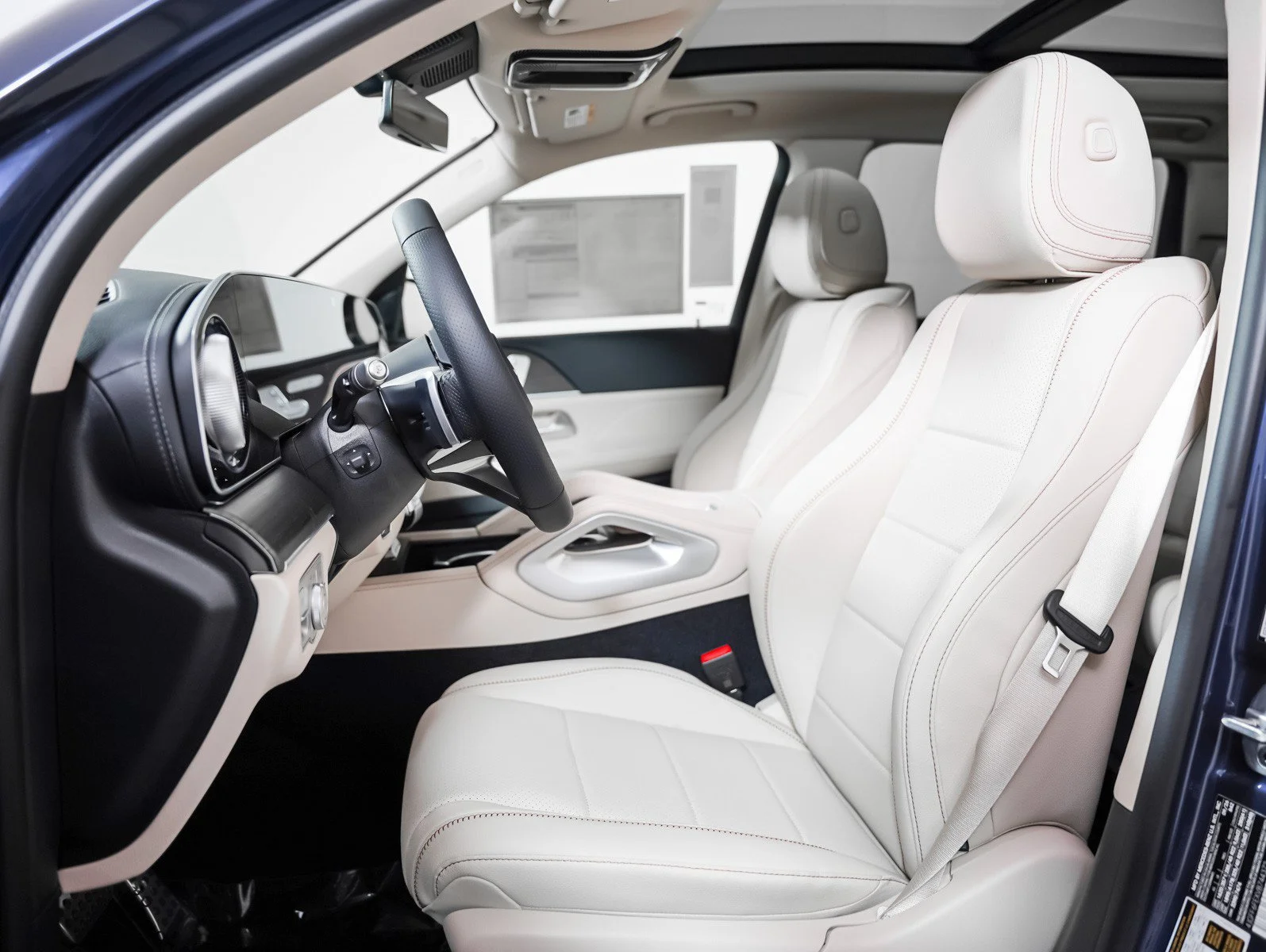 New 2027 Twilight Blue Metallic Mercedes-Benz 4MATIC® image 5