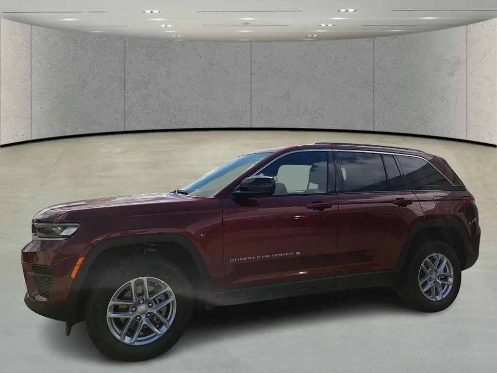 New 2026 Velvet Red Pearl-Coat Exterior Paint Jeep Laredo image 9