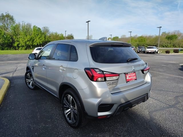 Used 2025 Silver Mitsubishi 2.0 ES image 5