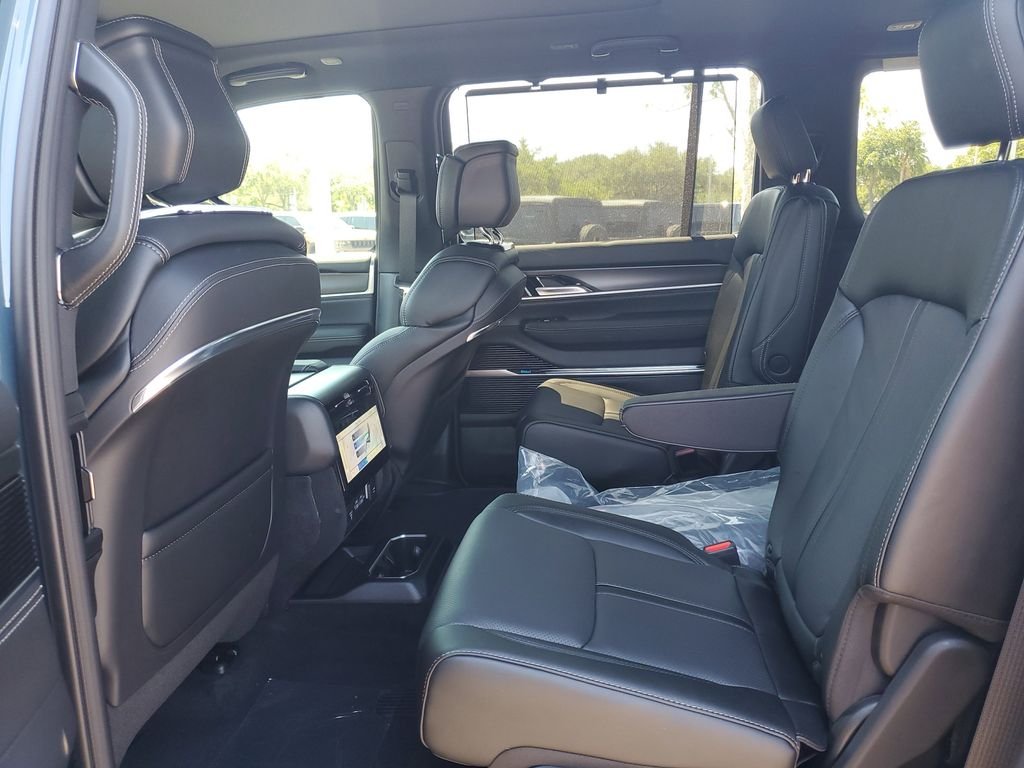 New 2026 Steel Blue Exterior Paint Jeep Summit Obsidian image 7