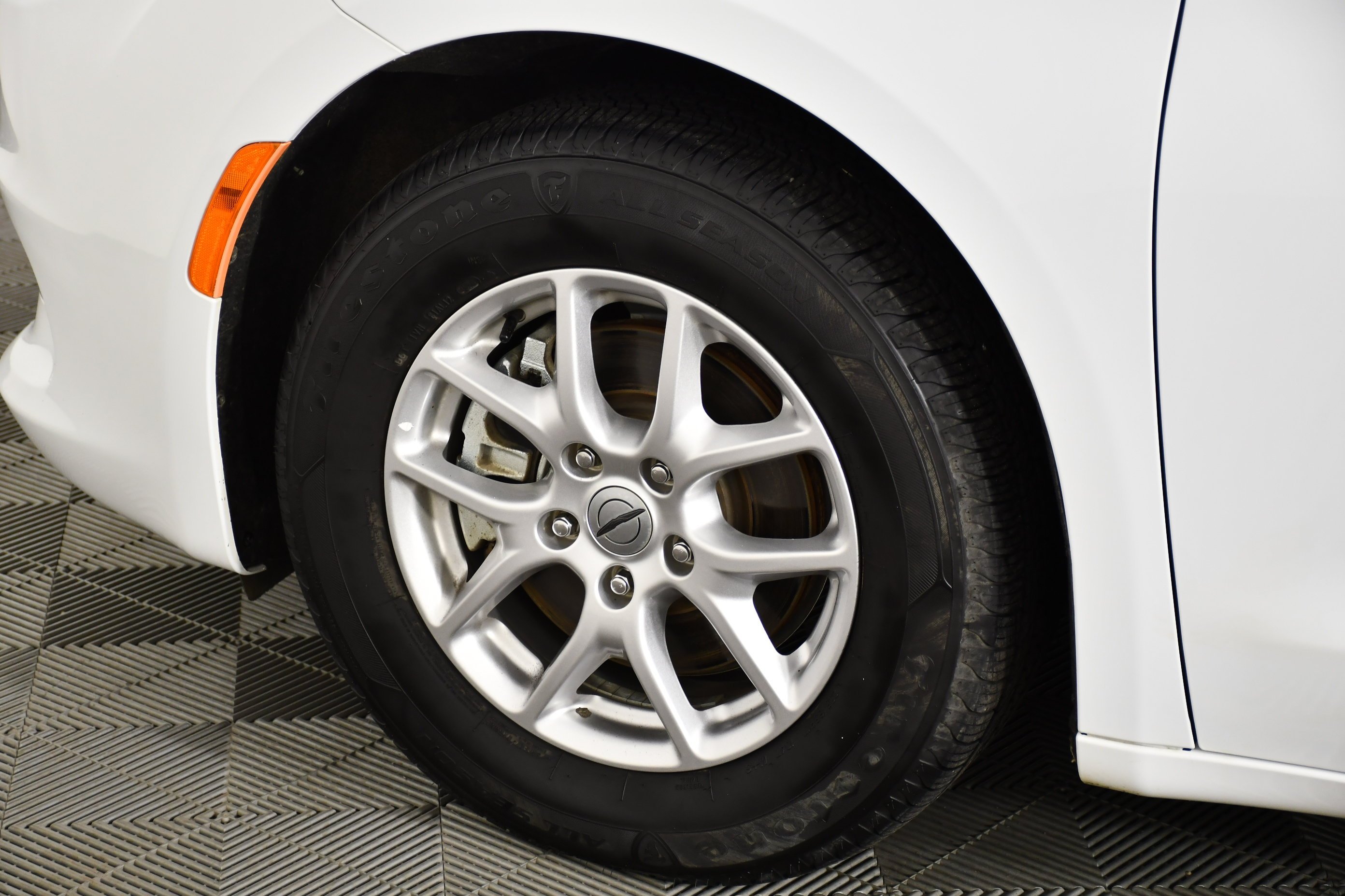 Used 2023 Bright White Clearcoat Chrysler LX image 51