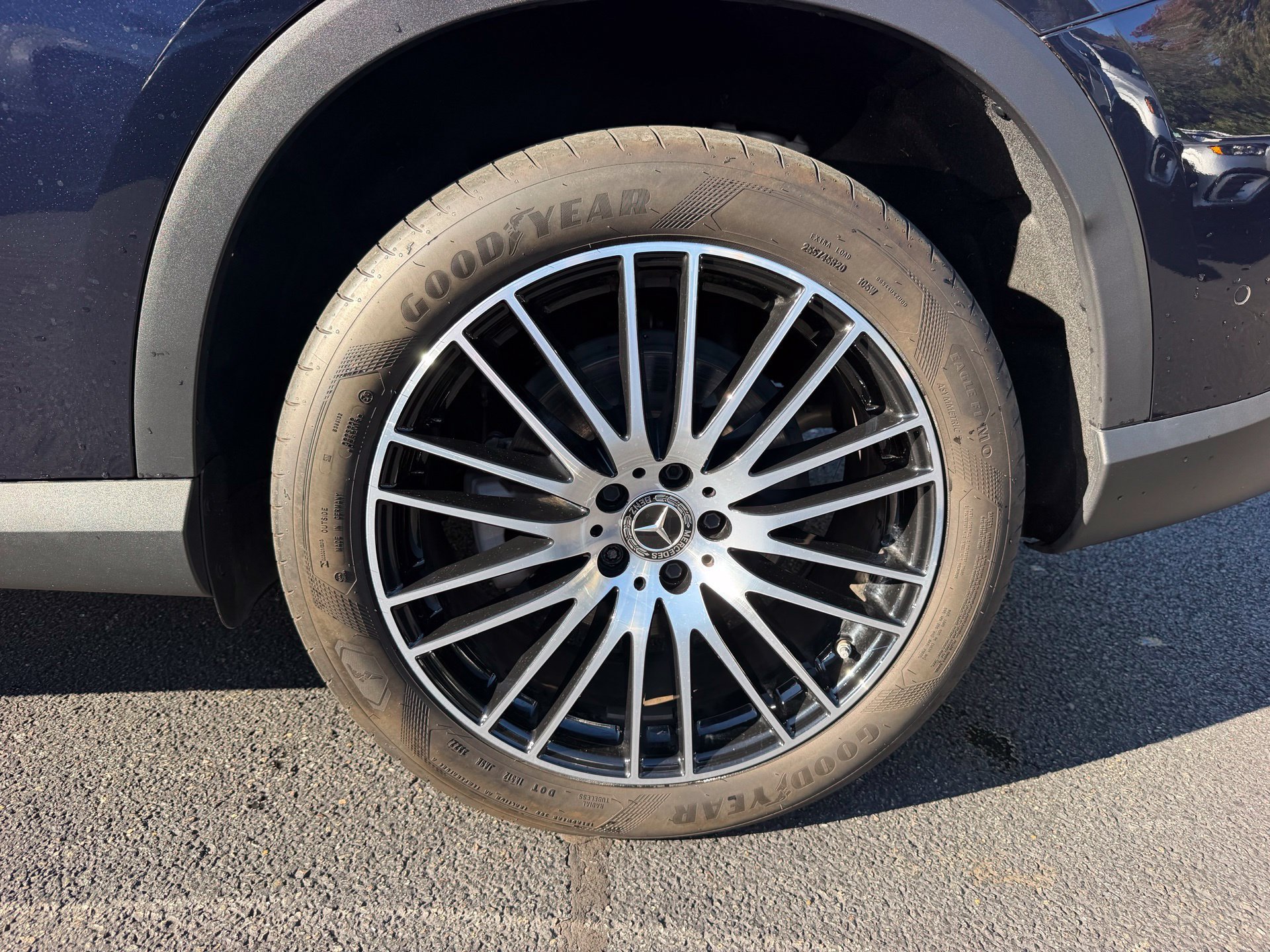 Used 2023 Blue Mercedes-Benz GLC 300 image 12
