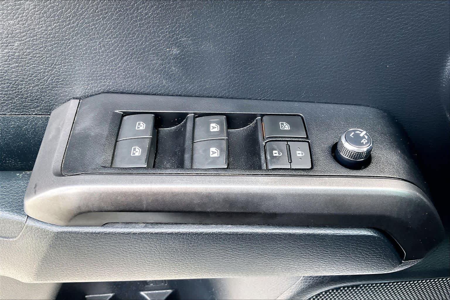 Used 2018  Toyota SR5 image 29