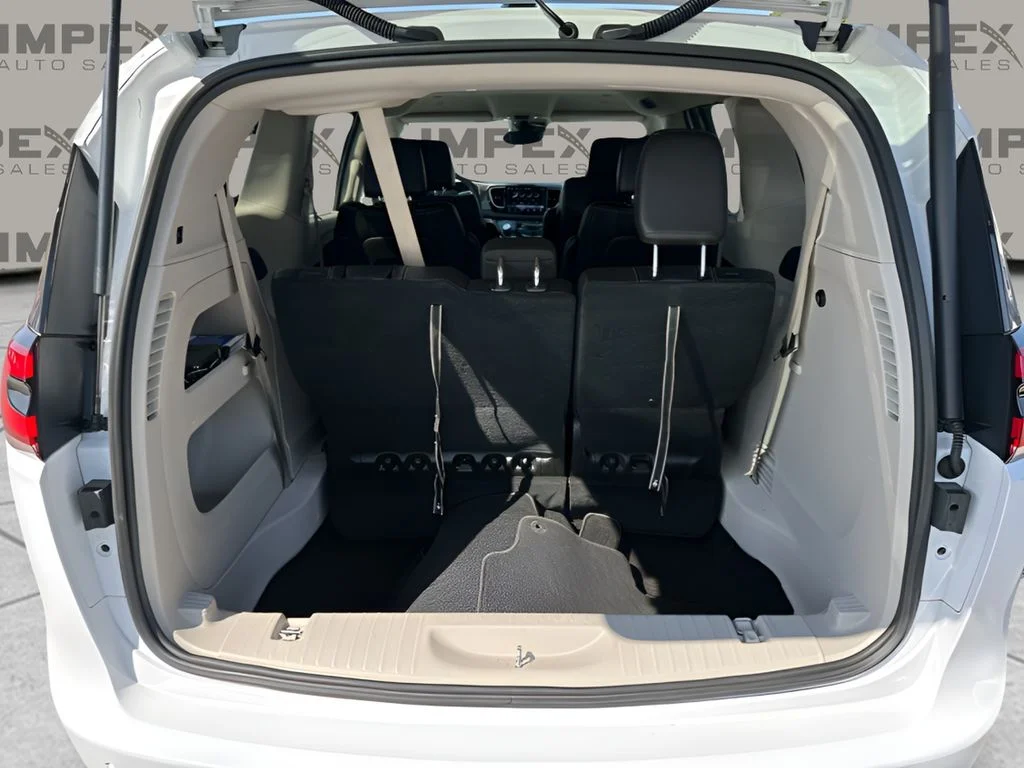 Used 2023 White Chrysler Touring L image 31