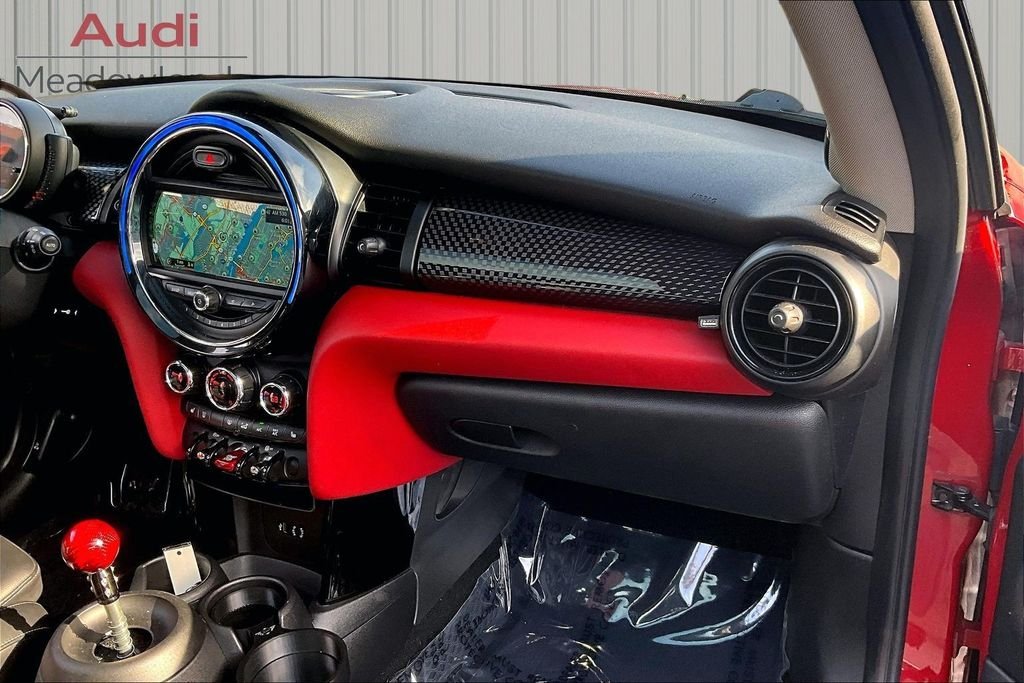 Used 2016 Red MINI Base image 22