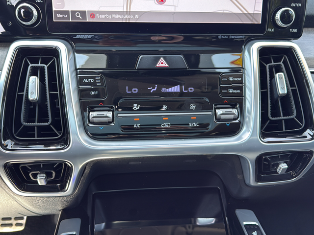 Used 2022 White Kia X-Line SX Prestige image 21