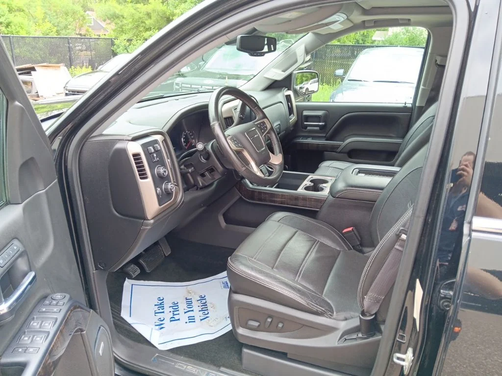Used 2016 Onyx Black GMC Denali image 21