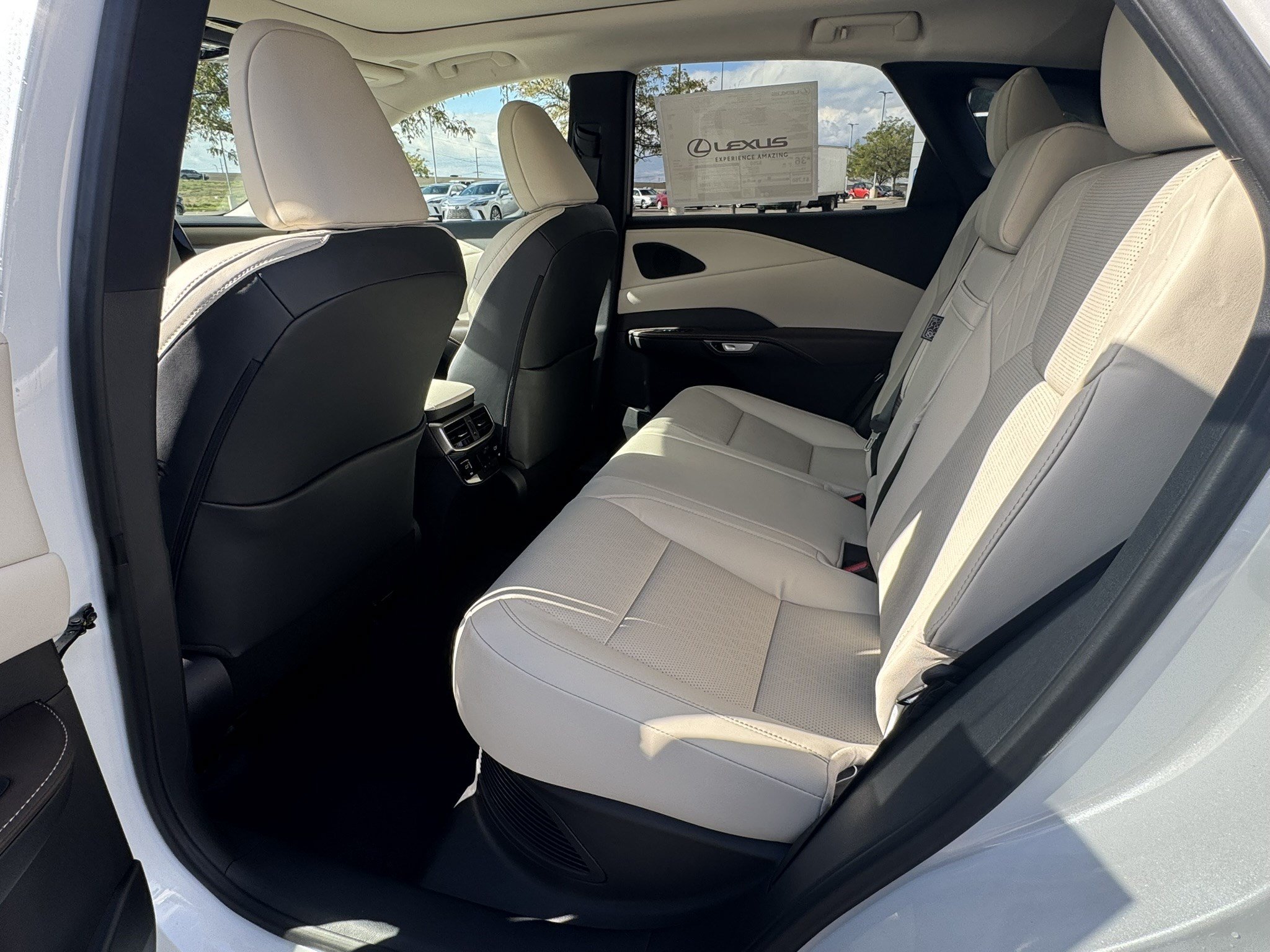 New 2026 Eminent White Pearl Lexus PREMIUM PLUS image 16