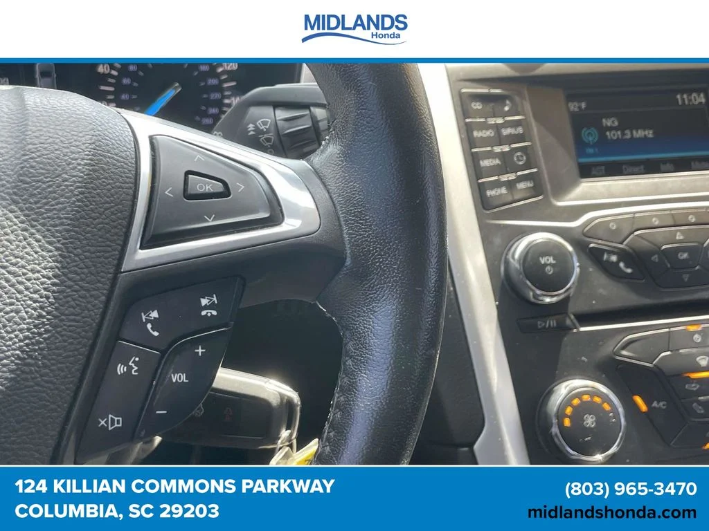 Used 2016 White Platinum Clearcoat Metallic Ford SE image 21