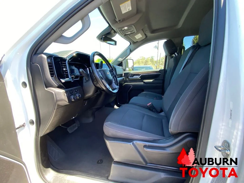 Used 2024 White Chevrolet LT image 31
