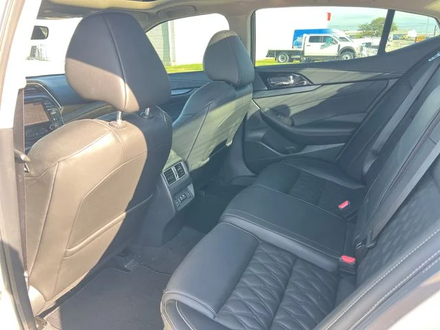 Used 2023 White Nissan Platinum image 39