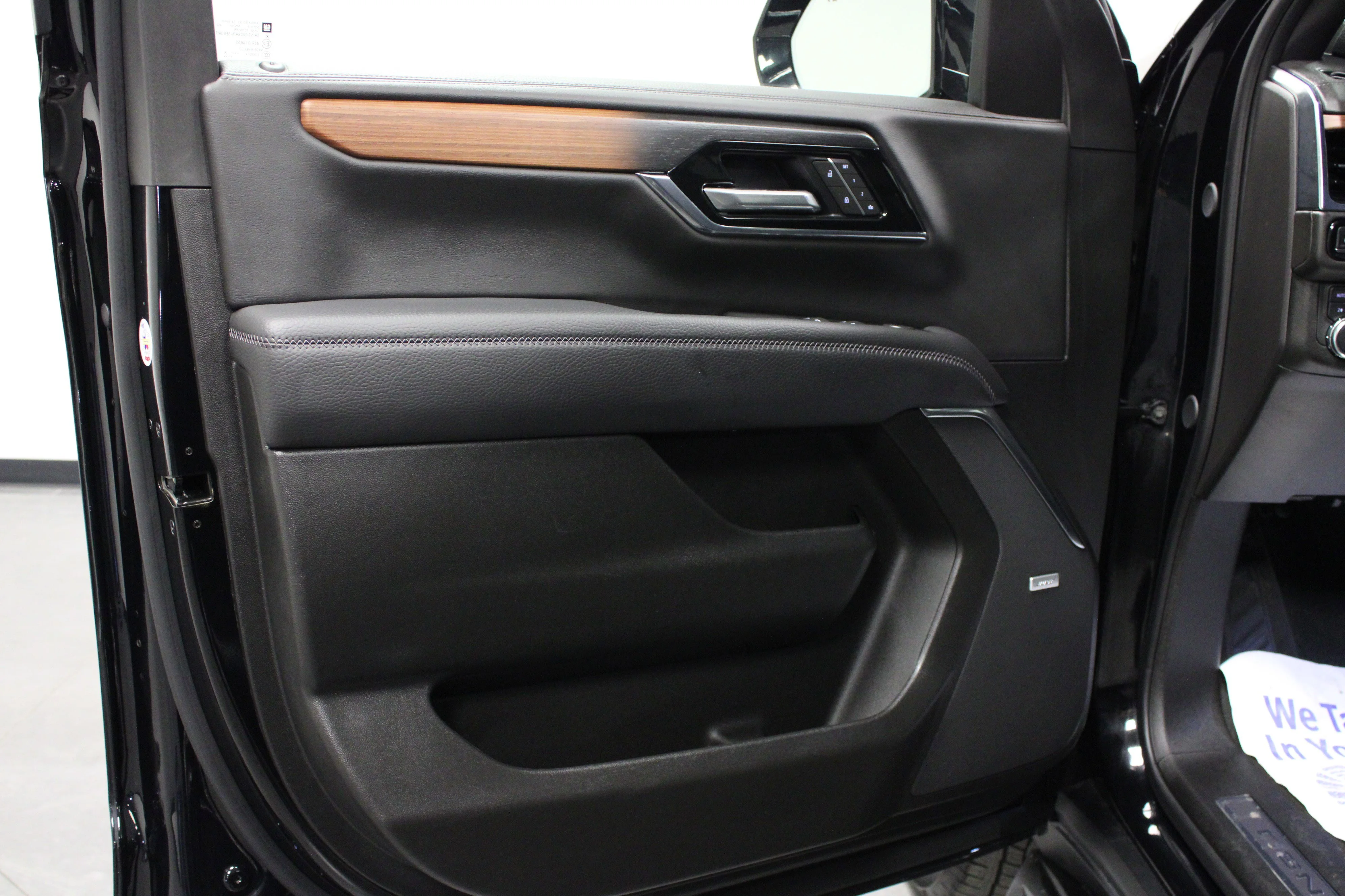 Used 2025 Onyx Black GMC Denali image 11