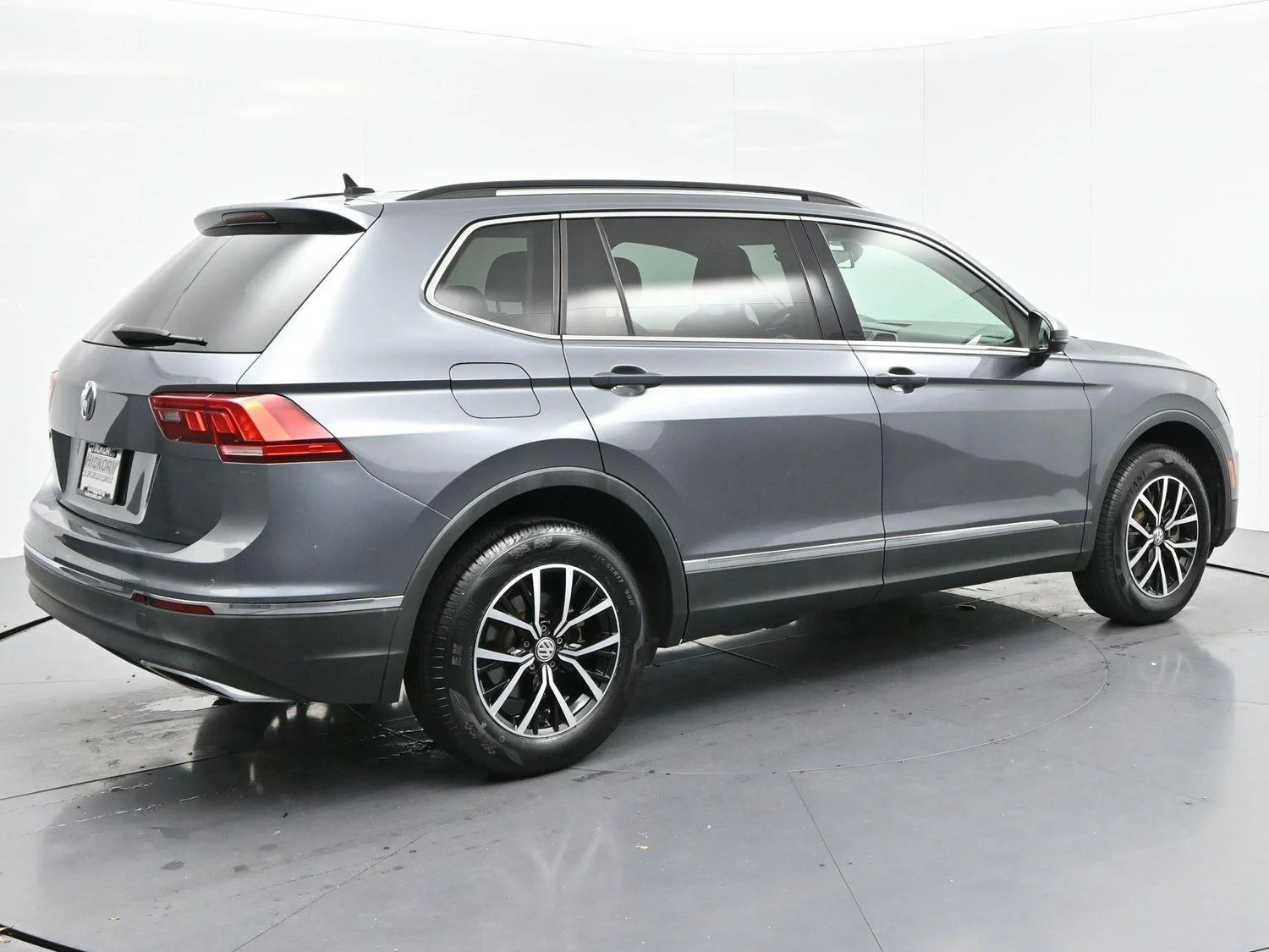 Used 2021 Platinum Gray Metallic Volkswagen SE image 7