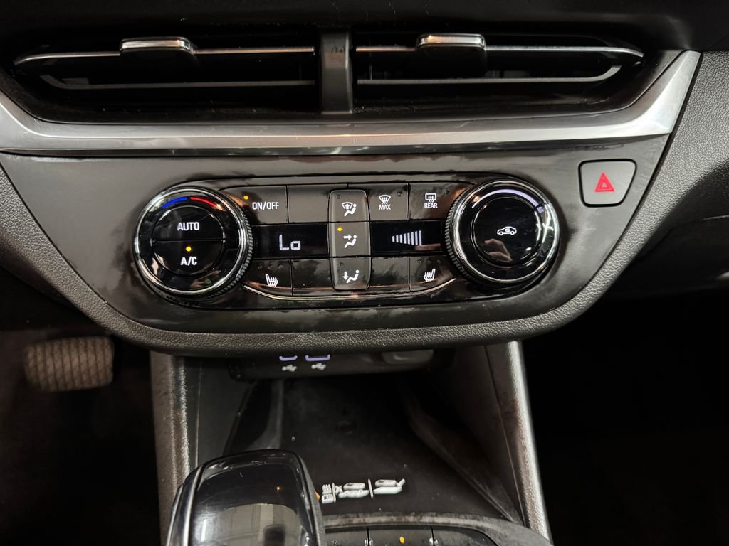 Used 2024 Summit White Buick Preferred image 21