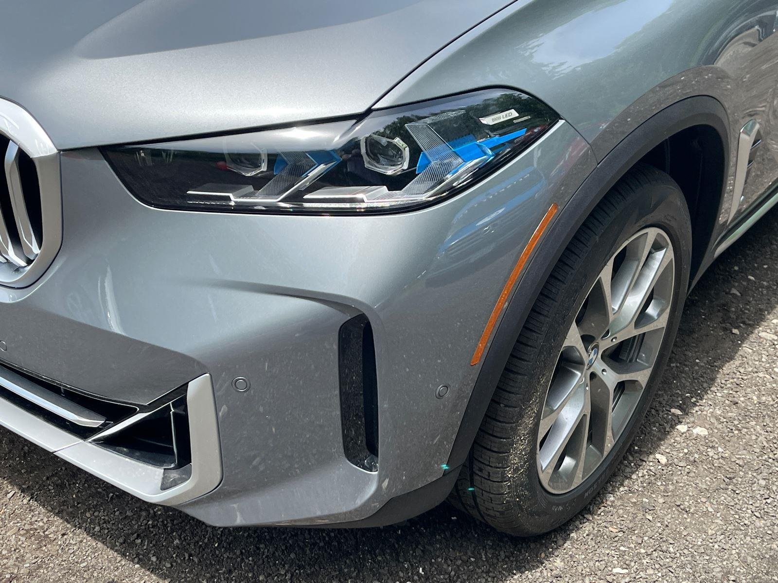 New 2026 Skyscraper Grey Metallic BMW xDrive40i image 7
