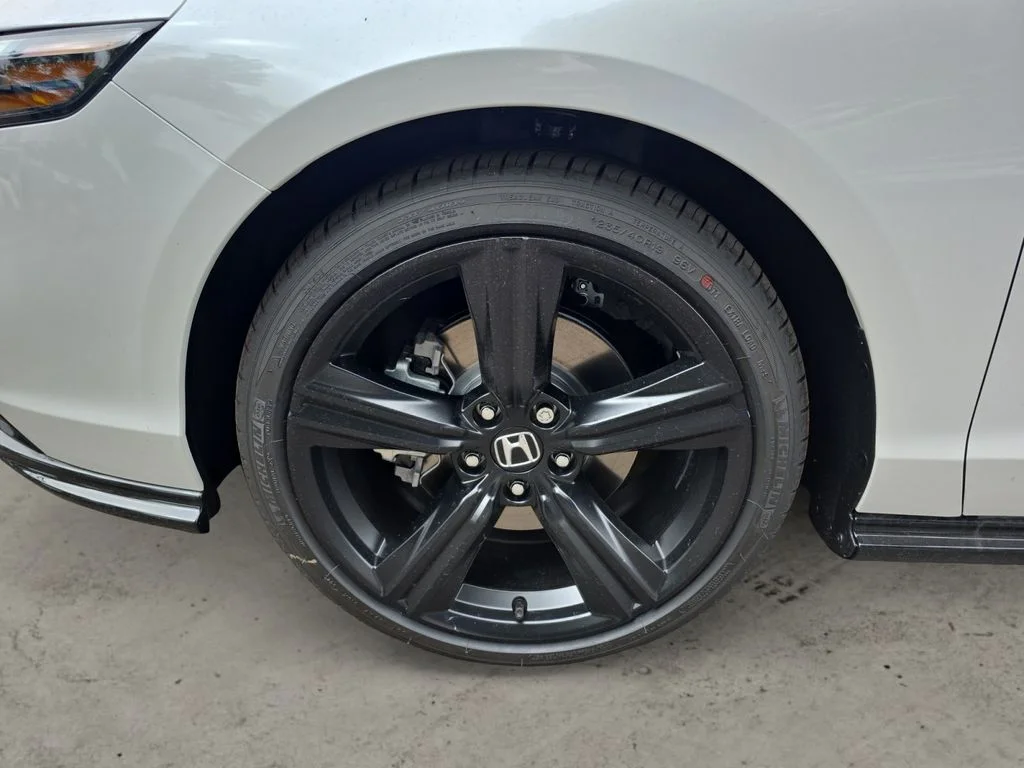 New 2026 Platinum White Pearl Honda Sport-L image 9