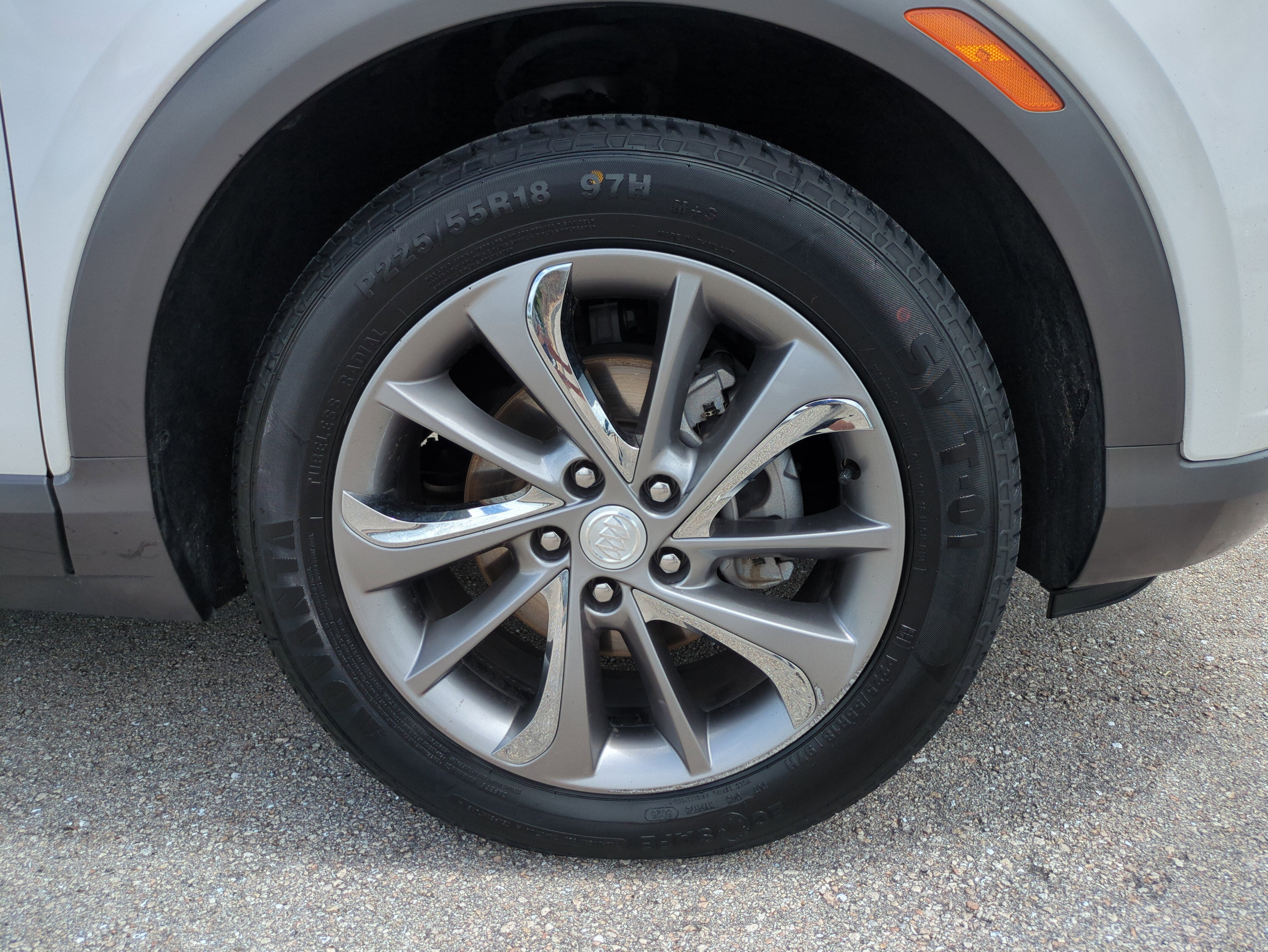 Used 2023 White Frost Tricoat Buick Essence image 11