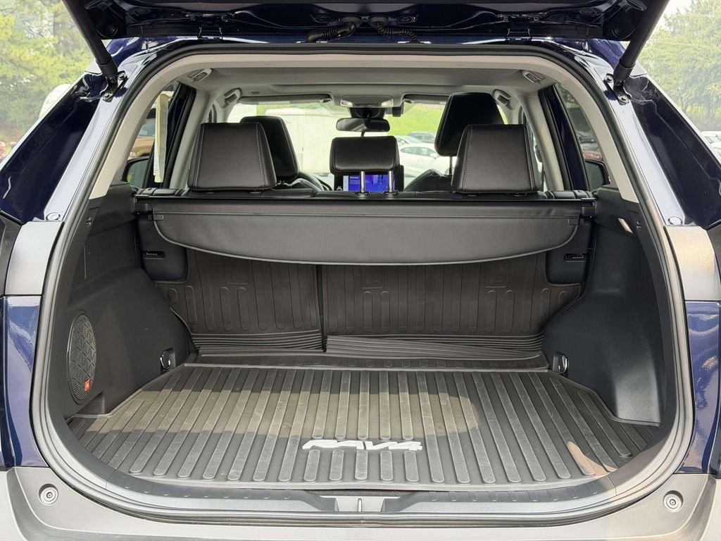 Certified Used 2025  Toyota XLE Premium image 14