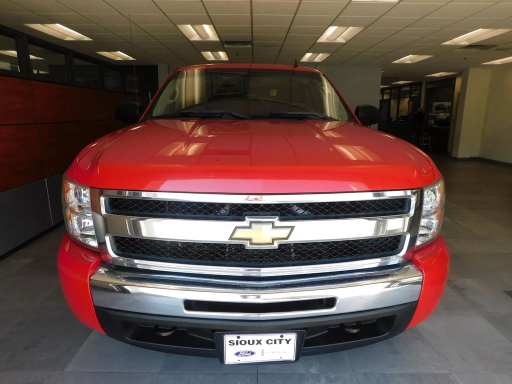 Used 2011 Chevrolet Silverado 1500 LT with VIN 1GCRKSE08BZ301538 for sale in Sioux City, IA