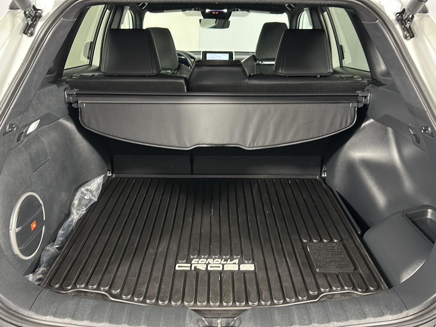 Used 2025 Wind Chill Pearl Toyota XSE image 24