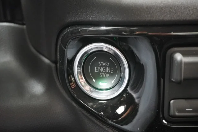 New 2026 Sterling Metallic GMC Elevation image 34