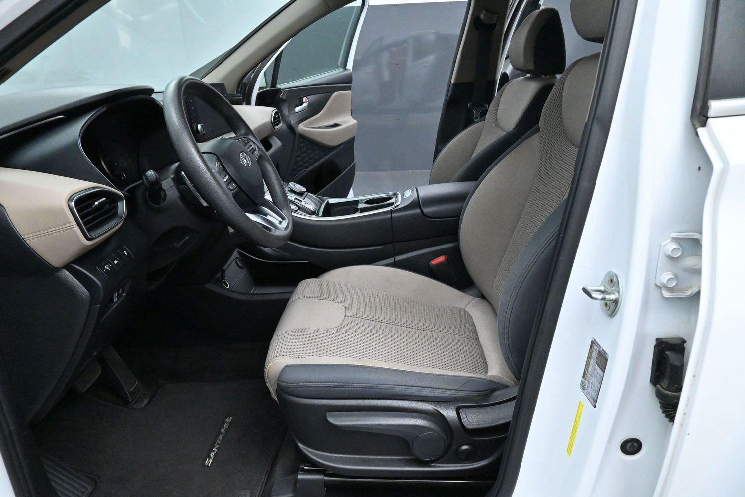 Used 2022 Quartz White Hyundai SE image 12