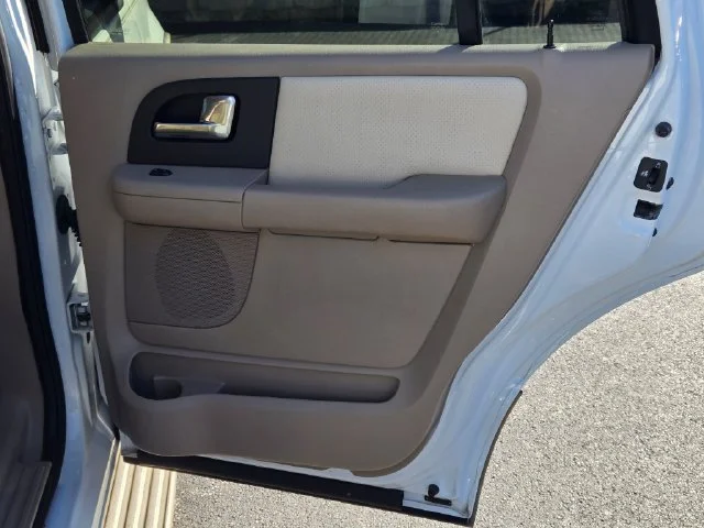 Used 2004 White Ford Eddie Bauer image 10